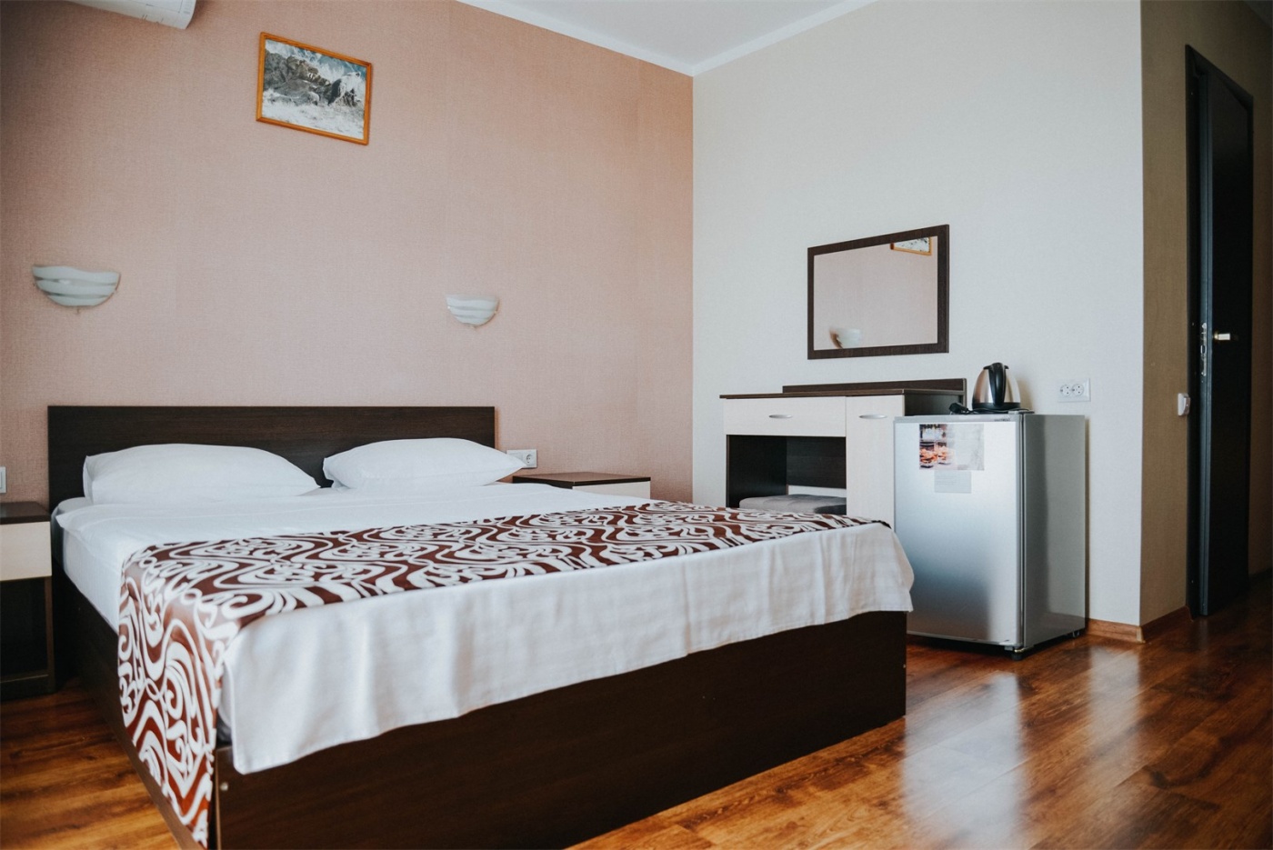 Отель «Саяногорск» Республика Хакасия Стандарт (с одной большой кроватью), фото 1