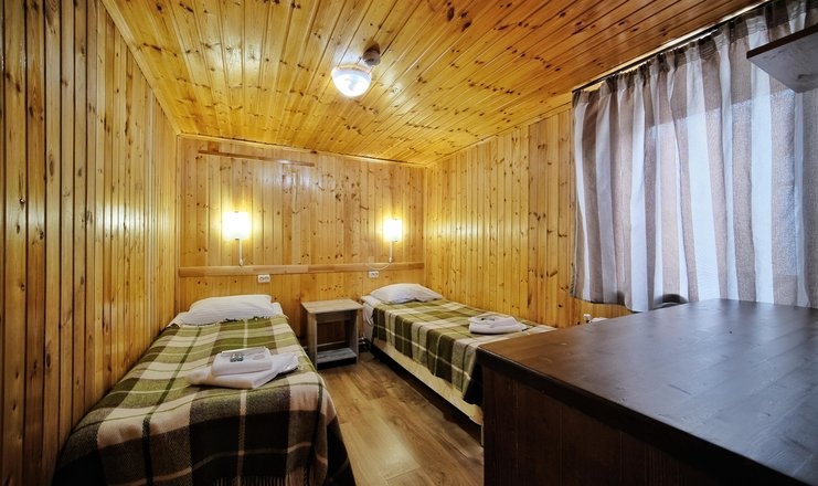  Отель «Аллюр Лодж» Карачаево-Черкесская Республика Домик Семейный 4-местный 2-комнатный, фото 1