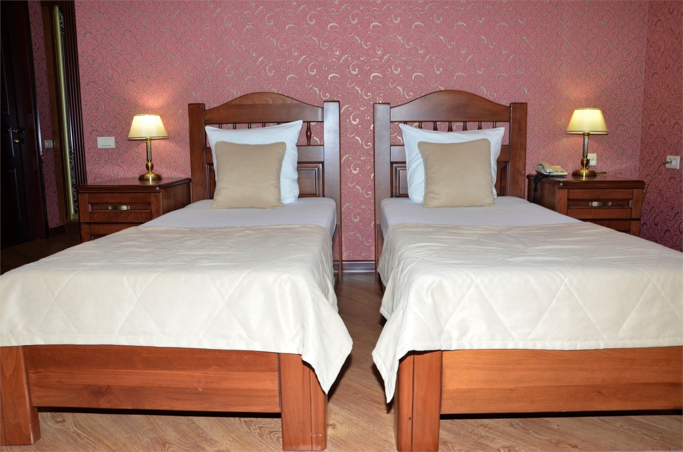 Гостиница «Нальчик Холл» Кабардино-Балкарская Республика Стандартный двухместный номер с 2 раздельными кроватями, фото 4