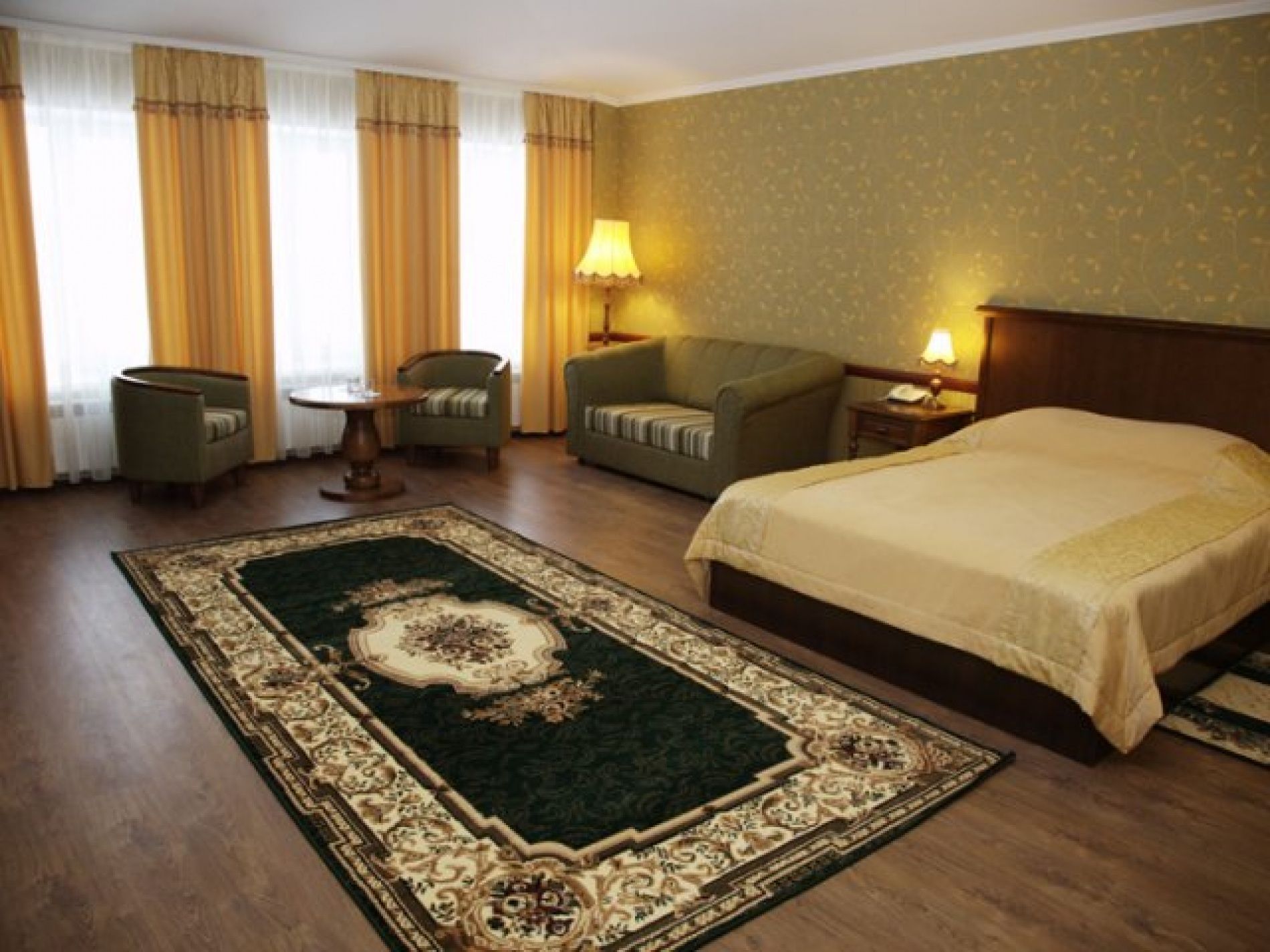 Гостиница "Парад Парк Отель" Томская область Номер Люкс класса А, фото 3