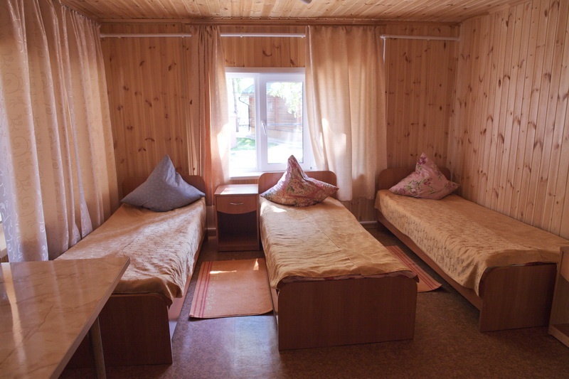 База отдыха «Усть-Алеус» Новосибирская область 3-местные апартаменты в корпусе «Теремок» (1 этаж), фото 2