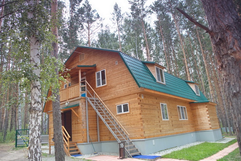 База отдыха «Усть-Алеус» Новосибирская область 3-местные апартаменты в корпусе № 4 (1 этаж)