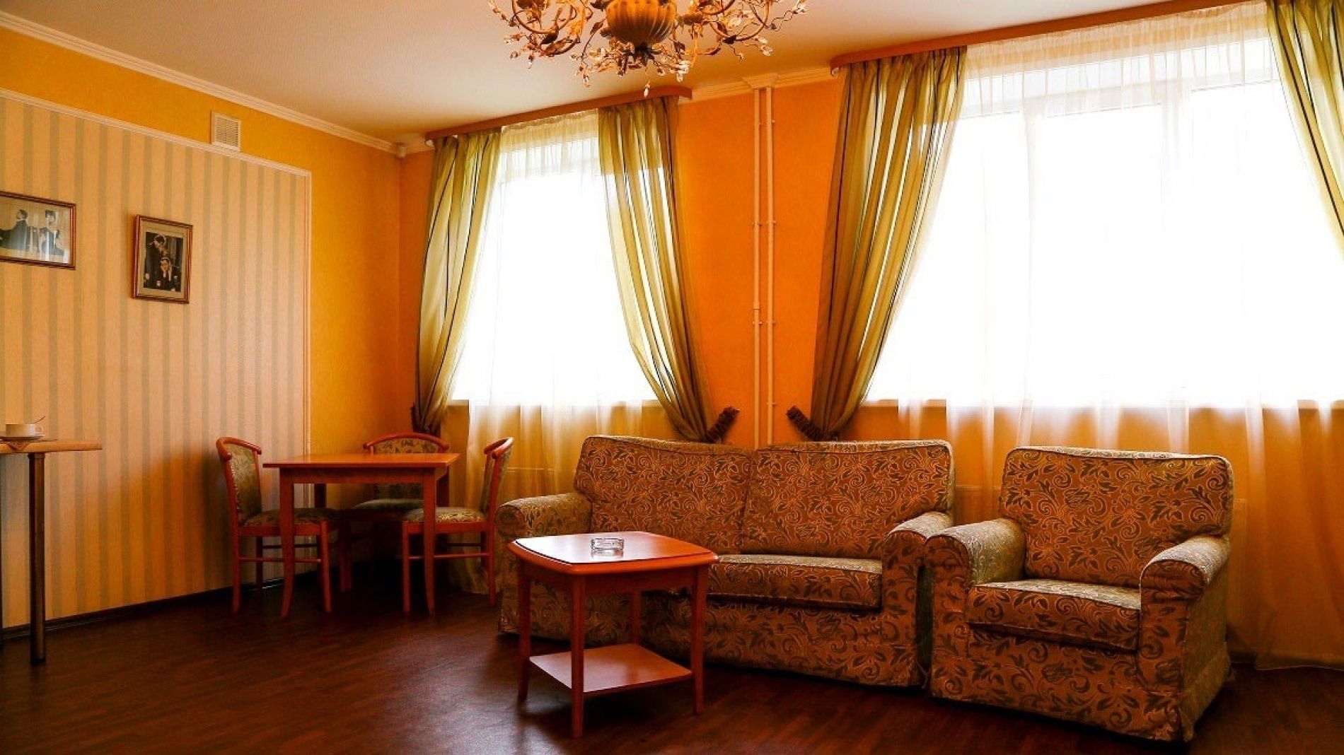 Гостиничный комплекс «Серебряный Бор» Омская область Номер в коттедже двухкомнатный, фото 3