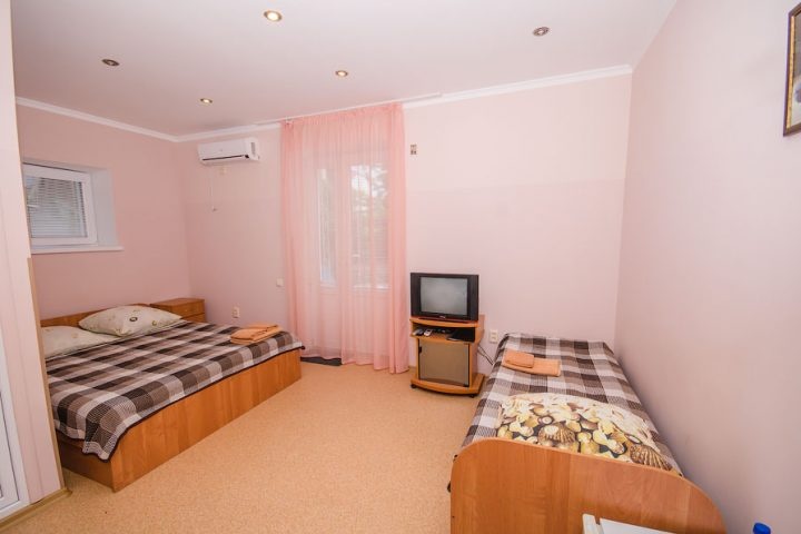 Гостевой дом «Инжир» Республика Крым 3-местная комната с отдельным входом (корпус INGIR RED), фото 2