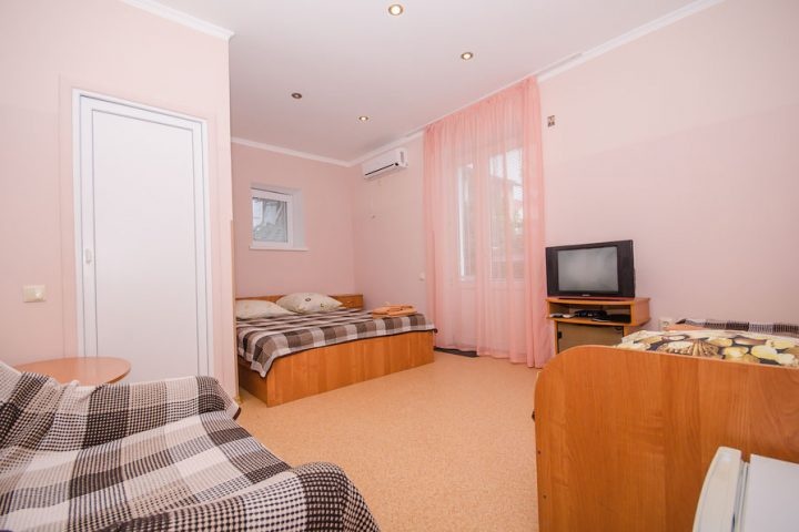 Гостевой дом «Инжир» Республика Крым 3-местная комната с отдельным входом (корпус INGIR RED), фото 3