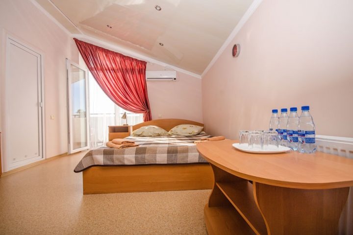Гостевой дом «Инжир» Республика Крым 4-местная комната с балконом (корпус INGIR RED), фото 1