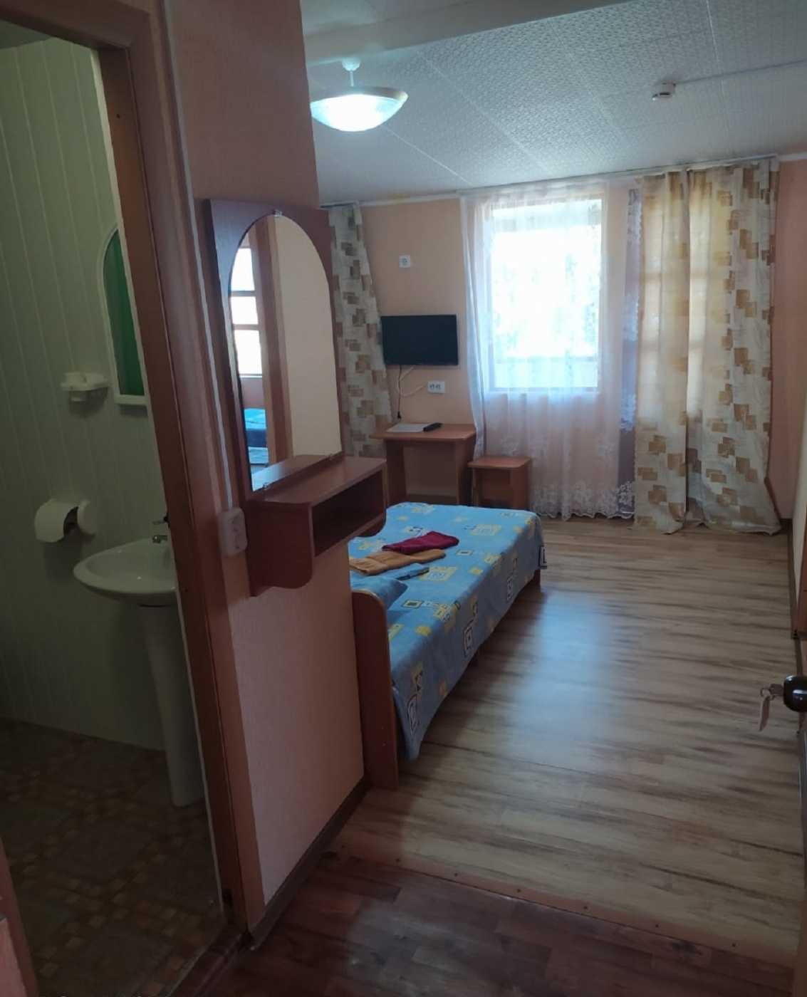 База отдыха «Ока» Краснодарский край Корпус А: 2-комнатный 4-местный номер (2х+2х) с балконом, фото 2