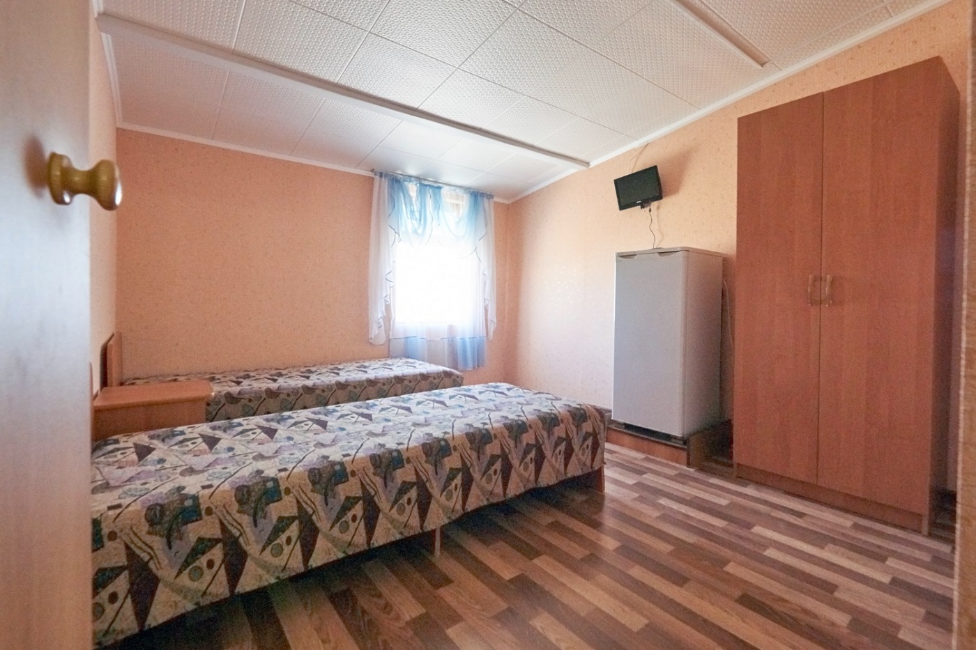 База отдыха «Ока» Краснодарский край Корпус А: 2-комнатный 5-местный номер (2х+3х) с большим балконом, фото 3