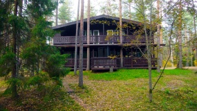База отдыха «Аврора» Ленинградская область Шале с тремя спальнями и видом на лес