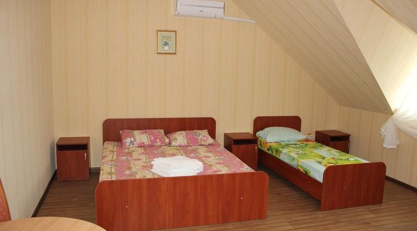 Гостиница «Чайка» Республика Крым Номер «Мансарда» 3-местный, фото 1