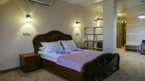 Hotel Republic Of Crimea Nomer «Lyuks» povyishennoy komfortnosti