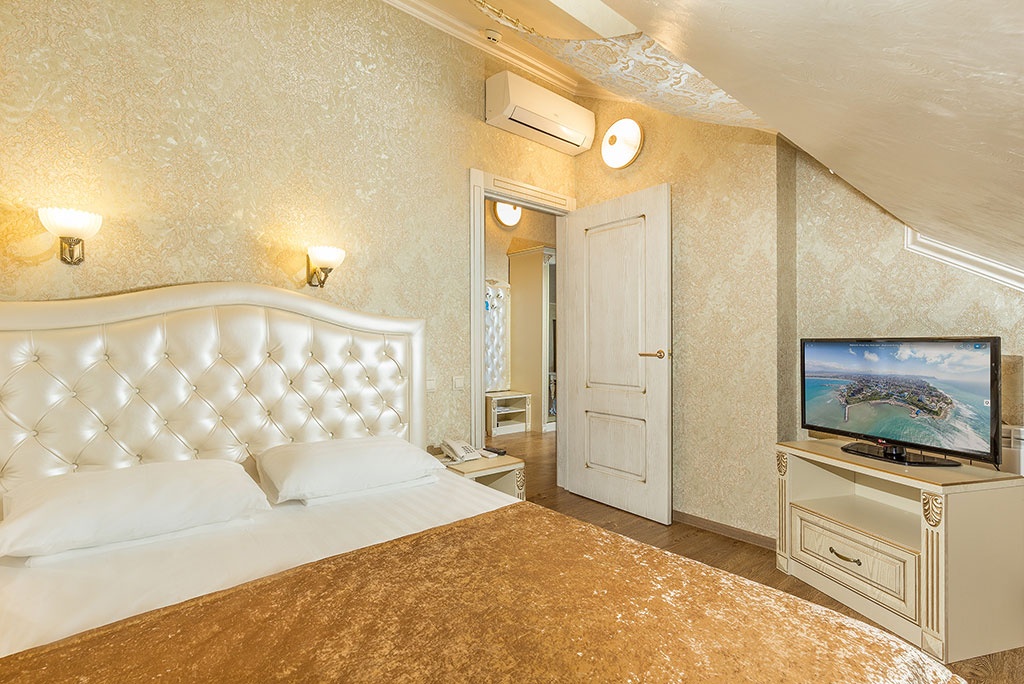  Отель «Богема» Краснодарский край Люкс 2-комнатный с балконом, фото 1