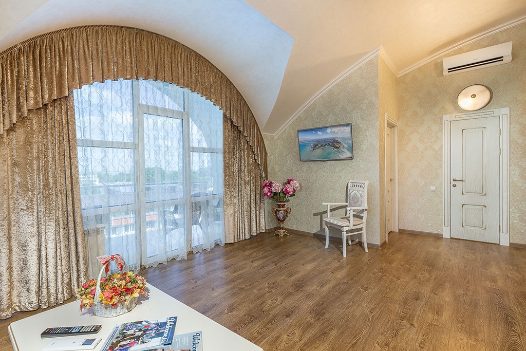  Отель «Богема» Краснодарский край Люкс 2-комнатный с балконом, фото 3
