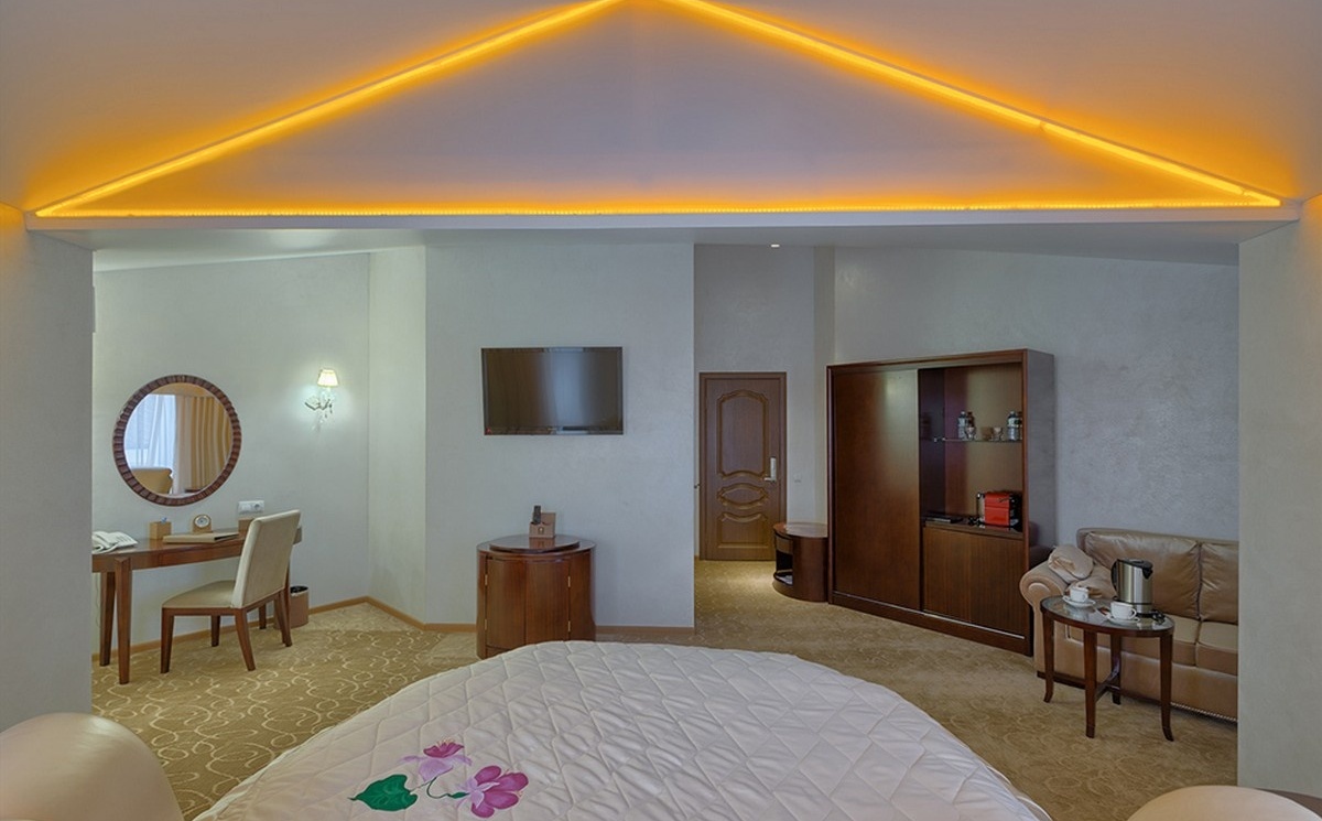  Загородный отель-клуб «Лачи» Московская область FLOWER DBL+ Улучшенный однокомнатный двухместный номер с одной стандартной двуспальной кроватью, фото 4