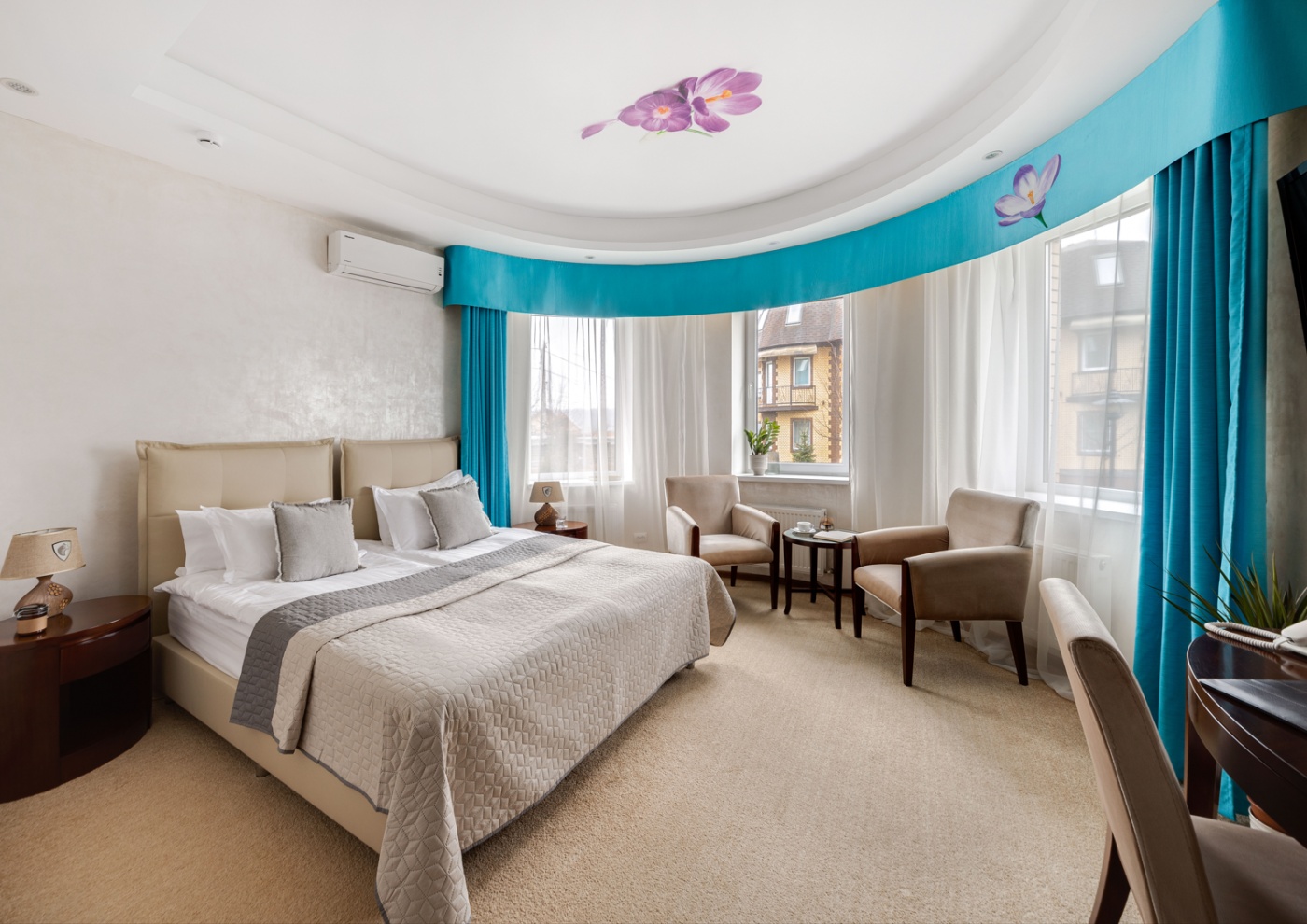  Загородный отель-клуб «Лачи» Московская область FLOWER DBL+ Улучшенный однокомнатный двухместный номер с одной стандартной двуспальной кроватью, фото 1