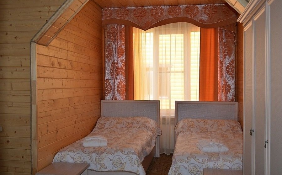 Гостиничный комплекс «Бережки-Холл» Московская область Номер двухместный с двумя кроватями в деревянном доме, фото 3
