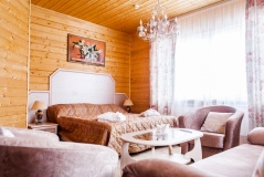 Hotel complex «Berejki-Holl» Moscow oblast Nomer «Semeynyiy» v derevyannom dome