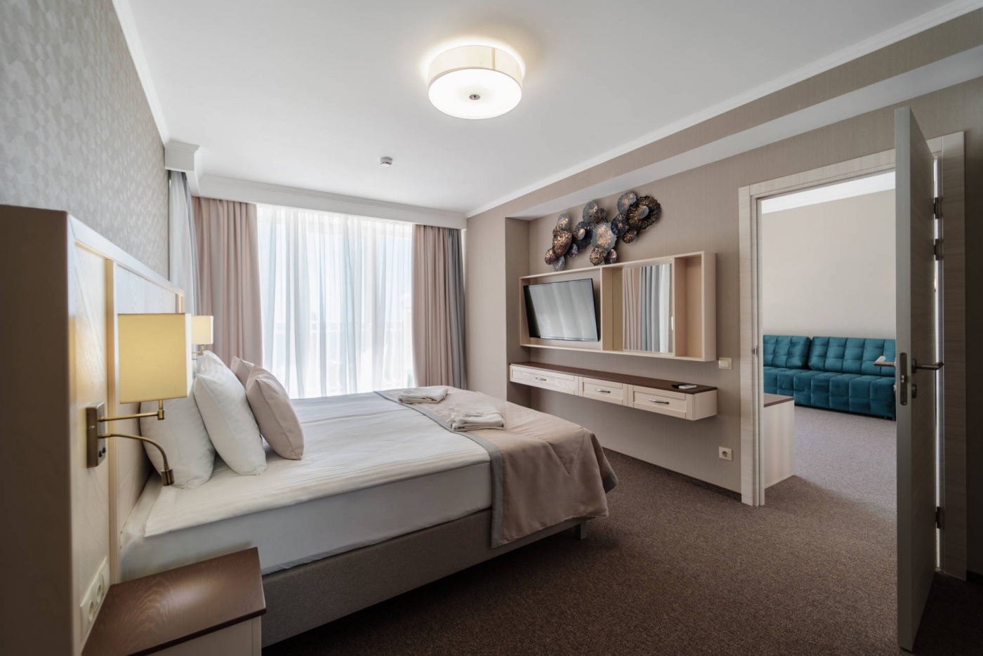  Отель «Усадьба Голубой залив» Республика Крым Номер Премиум-люкс 2-комнатный , фото 1