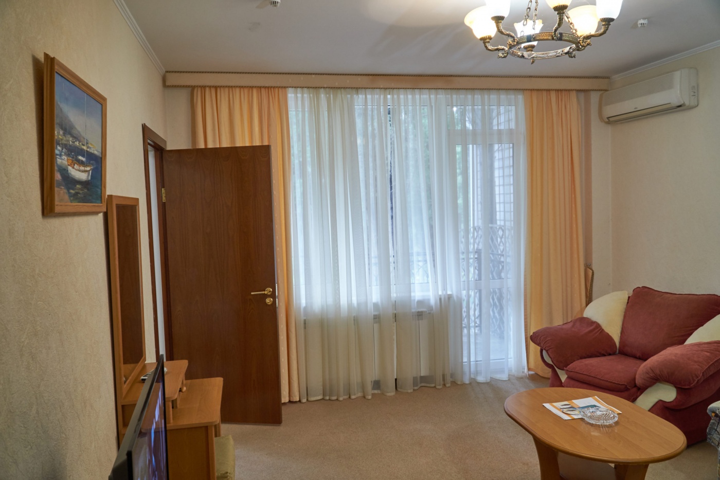  Отель «Сказка» Республика Крым Апартаменты класса Люкс 2-комнатный, фото 2