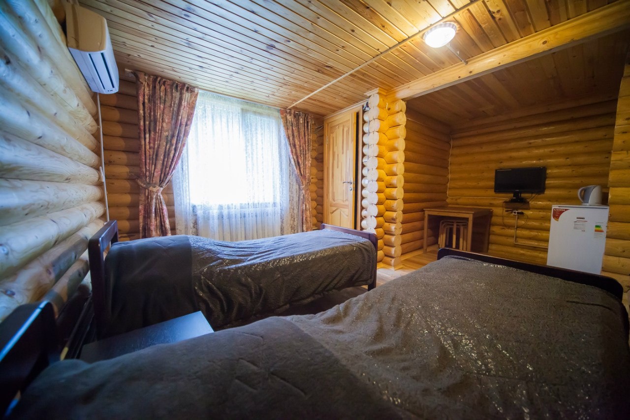 База отдыха «Водолей» Краснодарский край 3-местный номер в гостинице, фото 2