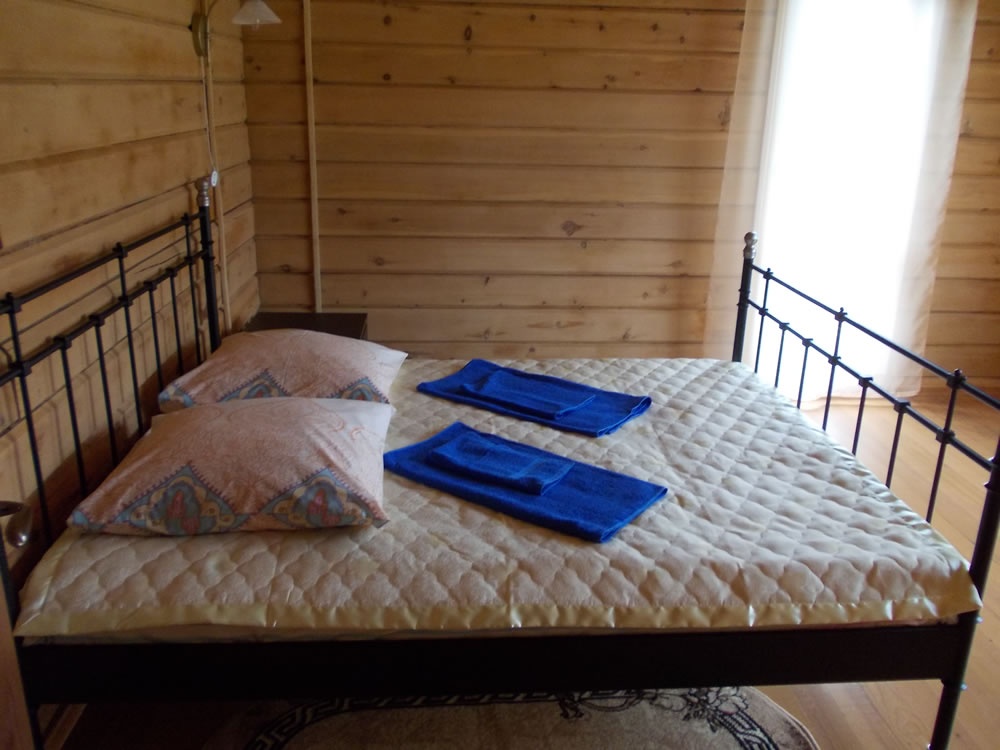 База отдыха «Алтын-Кель» Республика Алтай 2-местный 2-комнатный номер в коттедже, фото 1