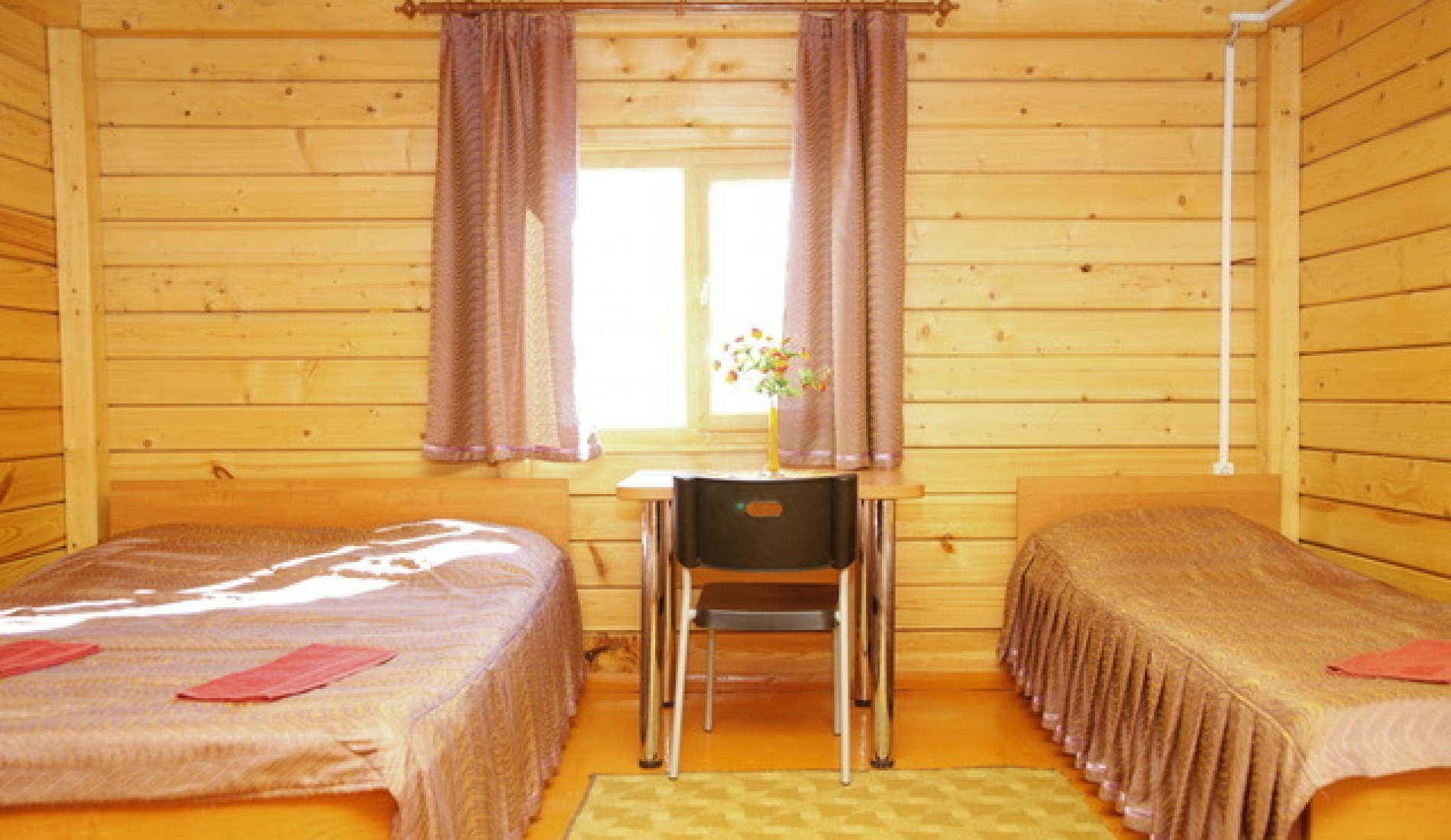 Турбаза «Золоторудная» Алтайский край Улучшенный летний домик с террасой, фото 1