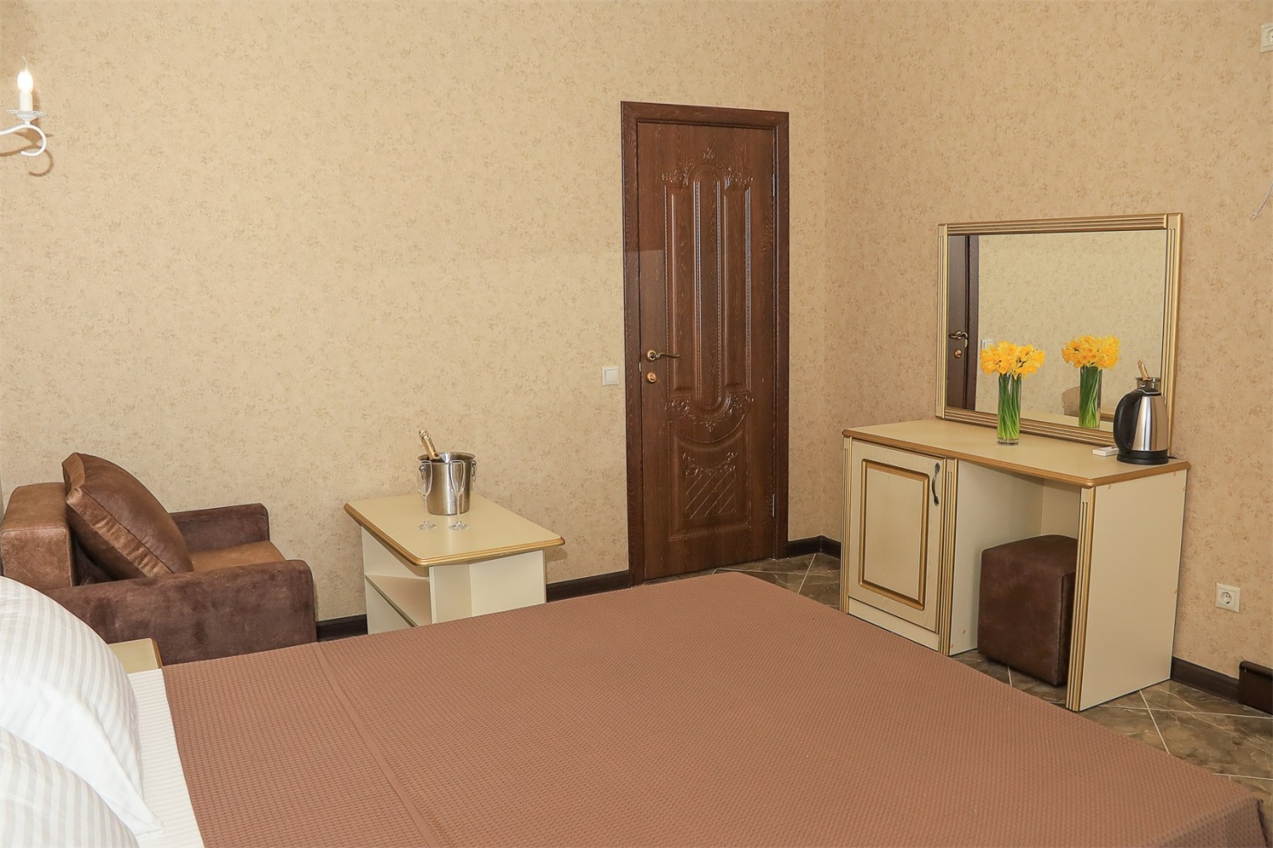  Бутик-отель «Чеховъ» Республика Крым Двухместный стандарт с креслом, фото 2