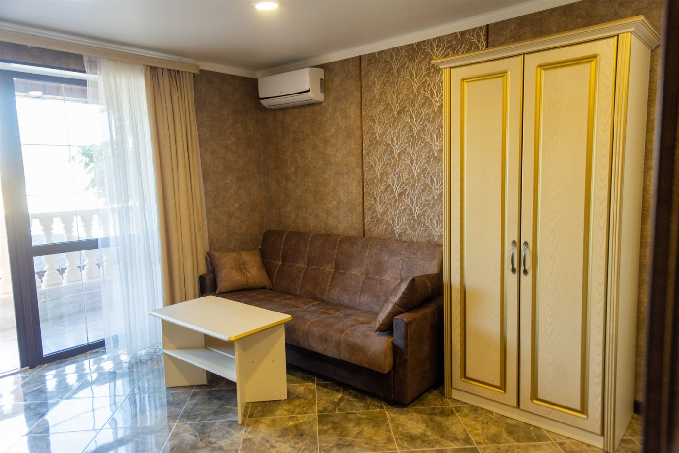  Бутик-отель «Чеховъ» Республика Крым Двухместный стандарт с диваном, фото 2