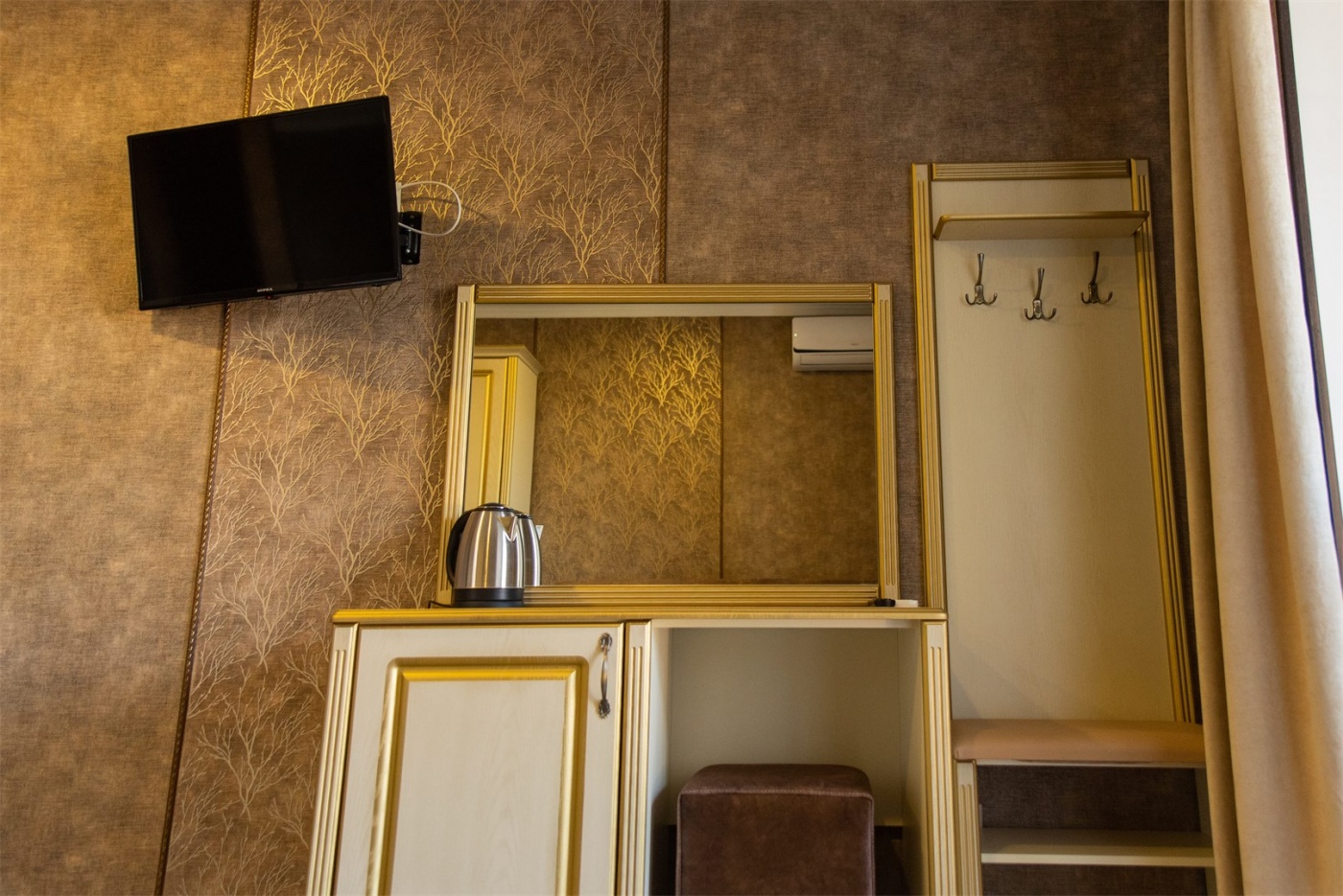  Бутик-отель «Чеховъ» Республика Крым Двухместный стандарт с диваном, фото 4