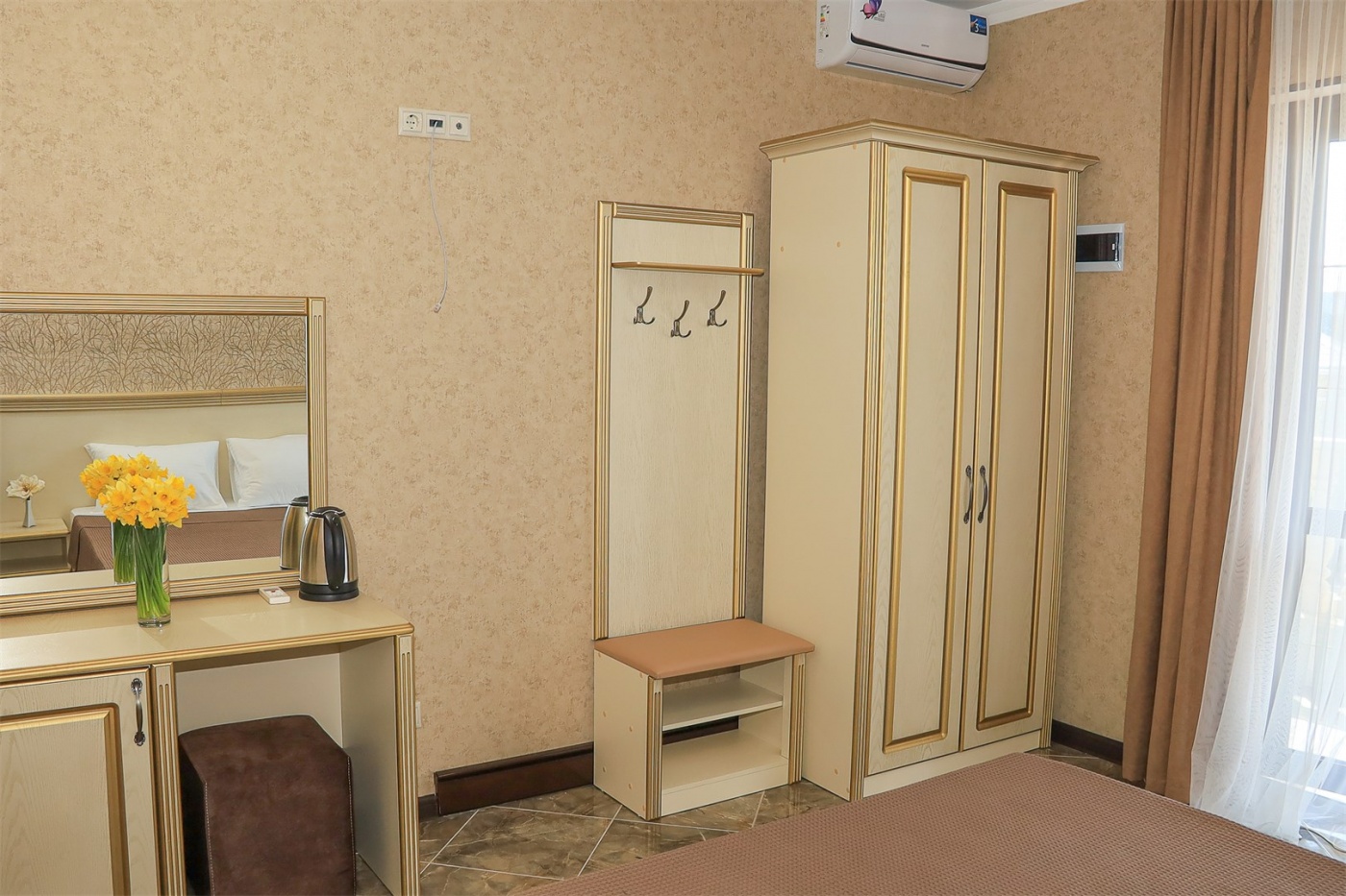  Бутик-отель «Чеховъ» Республика Крым Двухместный стандарт с креслом, фото 3