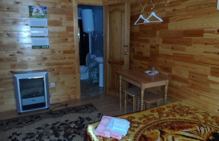  Центр активного отдыха «Колобок» Республика Алтай Четырехместный благоустроенный домик семейного типа, фото 2