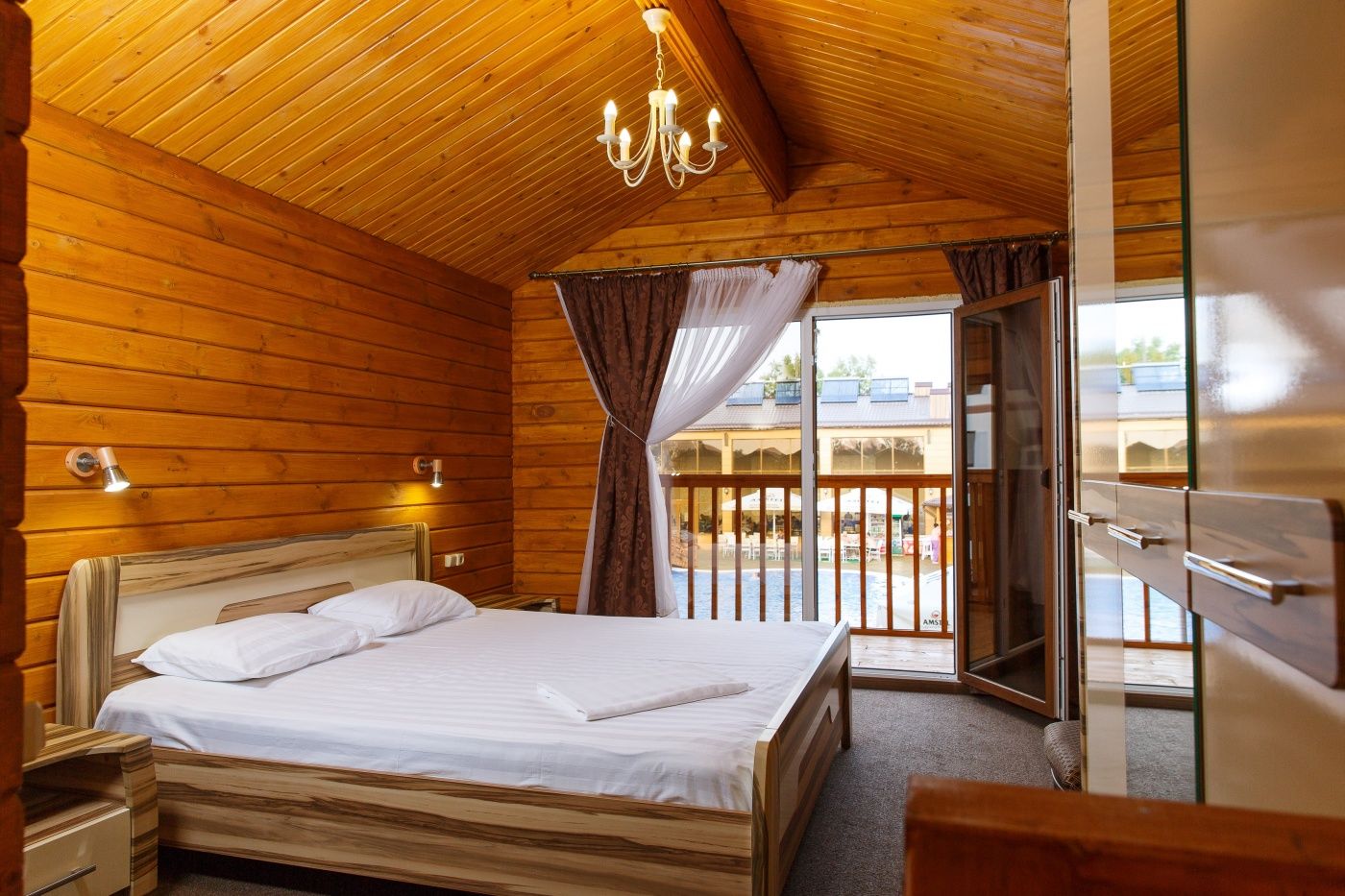 Клуб-отель «Золотой берег» Краснодарский край 2-уровневый деревянный коттедж, фото 2