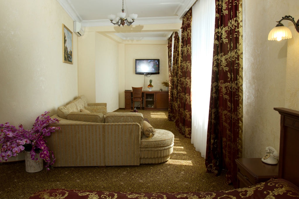  Отель «Чеботаревъ» Краснодарский край Люкс Фэмили, фото 1