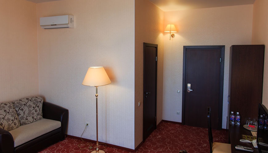  Отель «Калифорния» Краснодарский край Номер "Люкс" с двумя балконами, фото 6