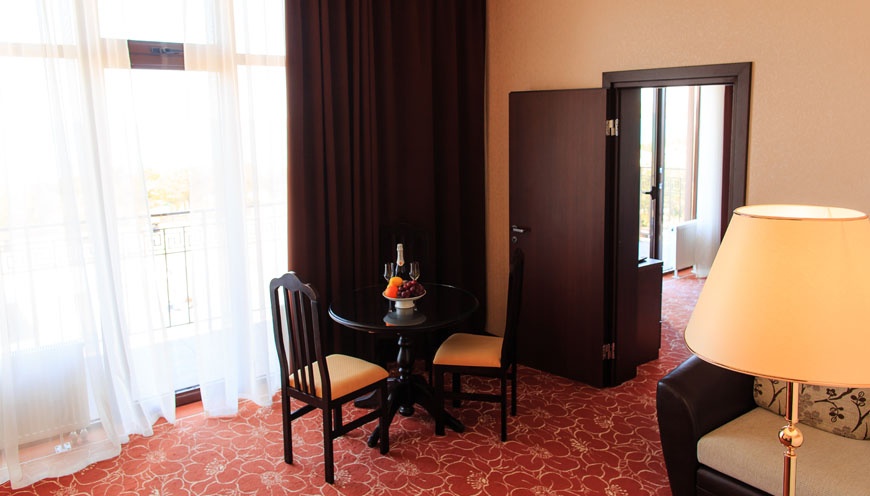  Отель «Калифорния» Краснодарский край Номер "Люкс" с двумя балконами, фото 11