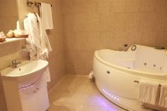  Отель «Золотой дельфин» Краснодарский край "Люкс с джакузи", фото 2_1