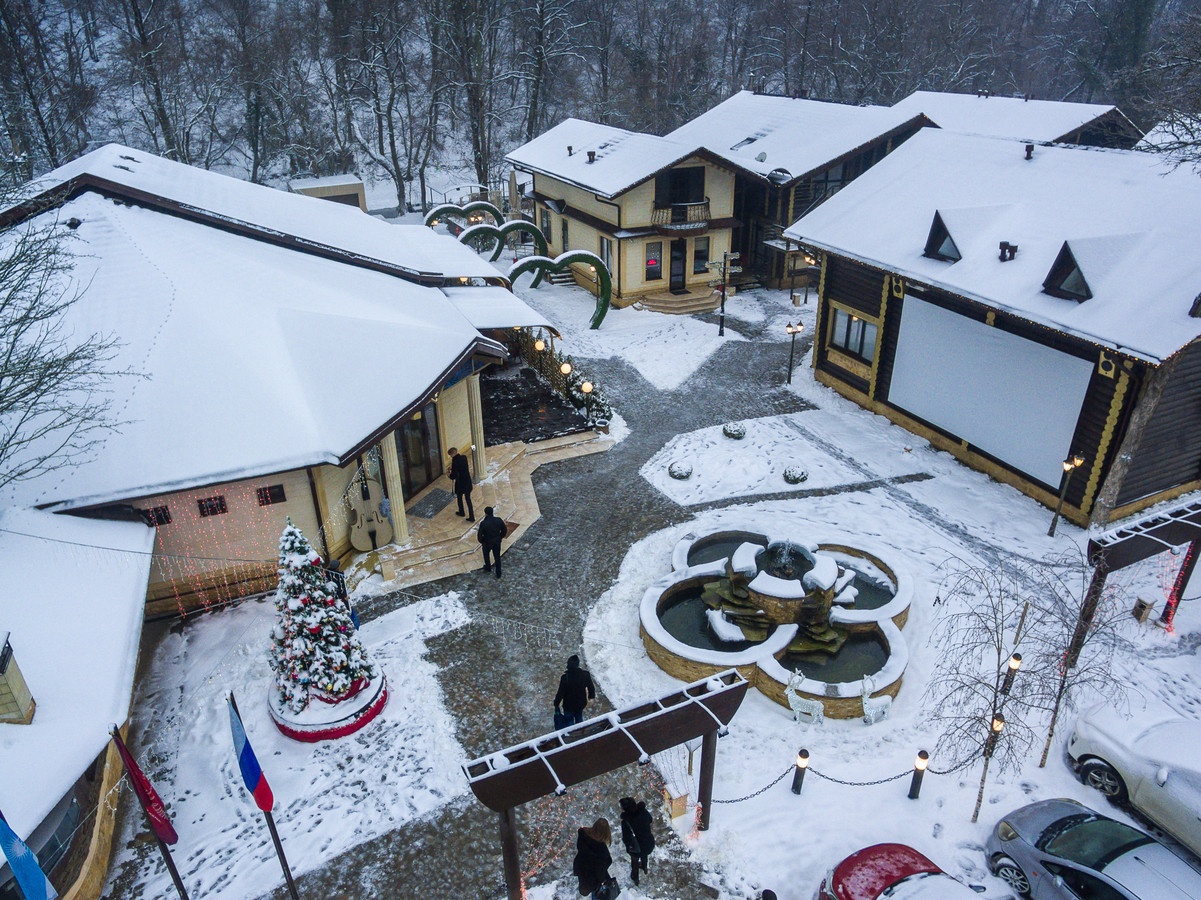 ягода малина загородный клуб геленджик