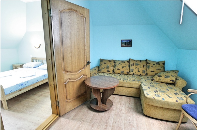 Гостевой дом «Сказка» Краснодарский край Двухкомнатный с диваном, фото 1