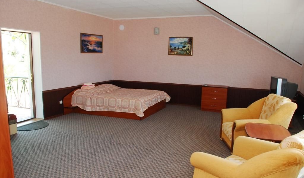 Гостиница «Качинская» Республика Крым Номер «Полулюкс» на 2 этаже коттеджа, фото 1