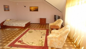 Hotel «Kachinskaya» Republic Of Crimea Nomer «Polulyuks» na 2 etaje kottedja, фото 2_1