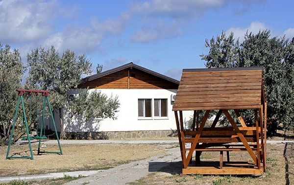 База отдыха «Лаванда» Республика Крым 3-местный улучшенный номер , фото 1