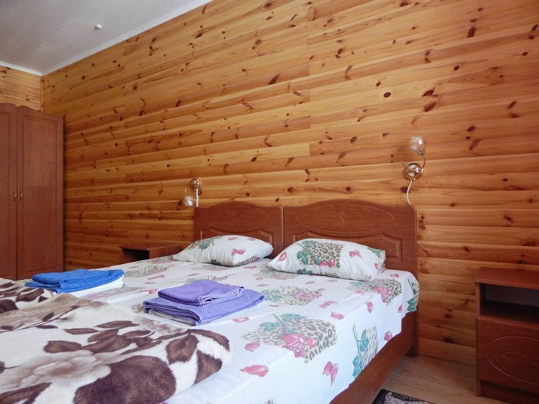 Гостиница «Консульский дворик» Республика Крым Полулюкс (деревянный коттедж), фото 1