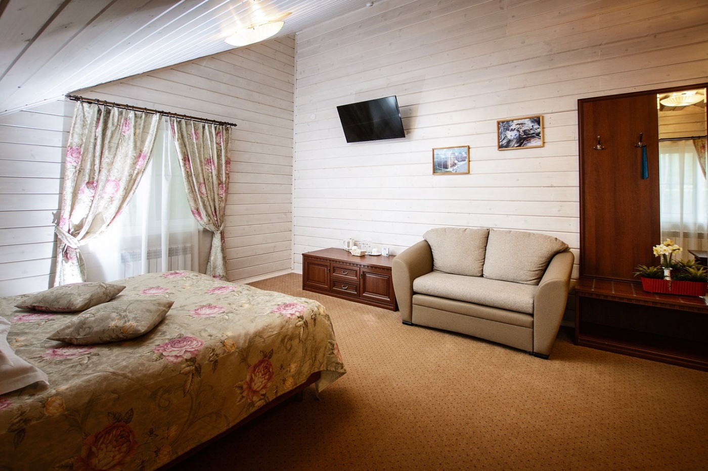 Парк-отель «Белый соболь» Иркутская область Номер семейный «Премиум», фото 2
