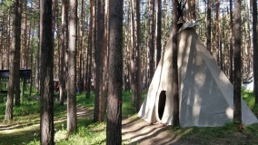 База отдыха «Весёлая деревня» Свердловская область Шатер по типу индейского жилища (вигвам или типи) 