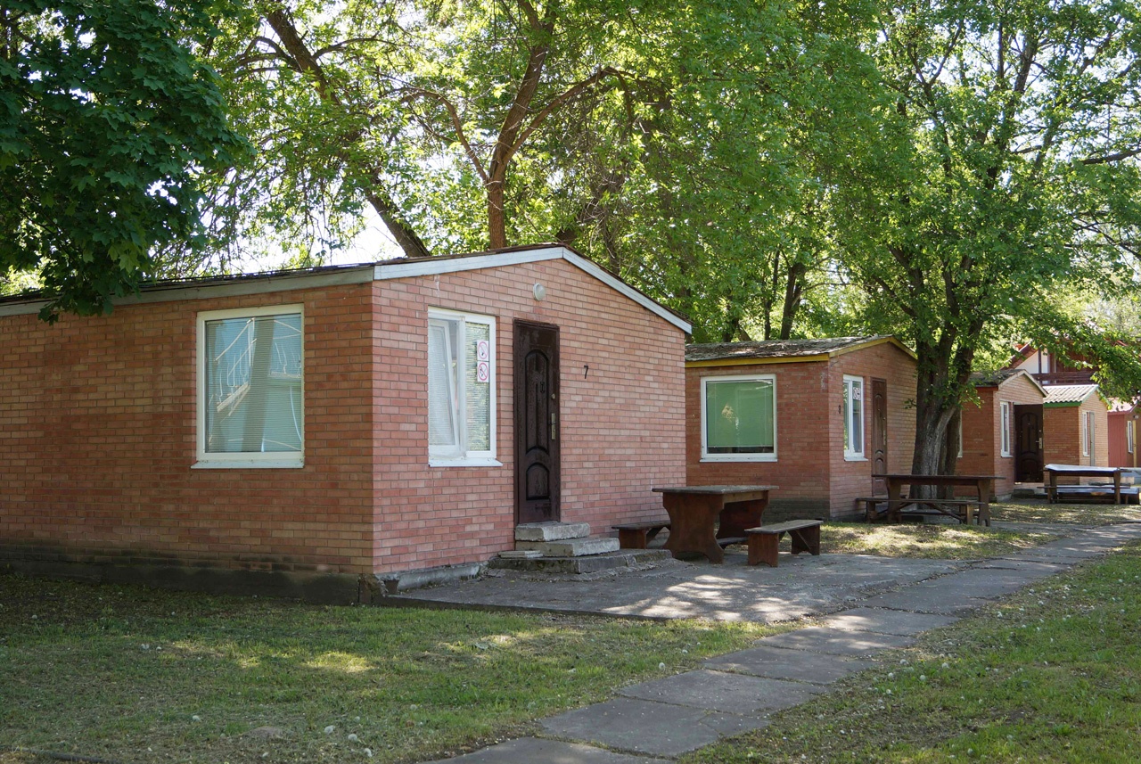 База отдыха «Росинка» Самарская область Семейный домик в саду, фото 1