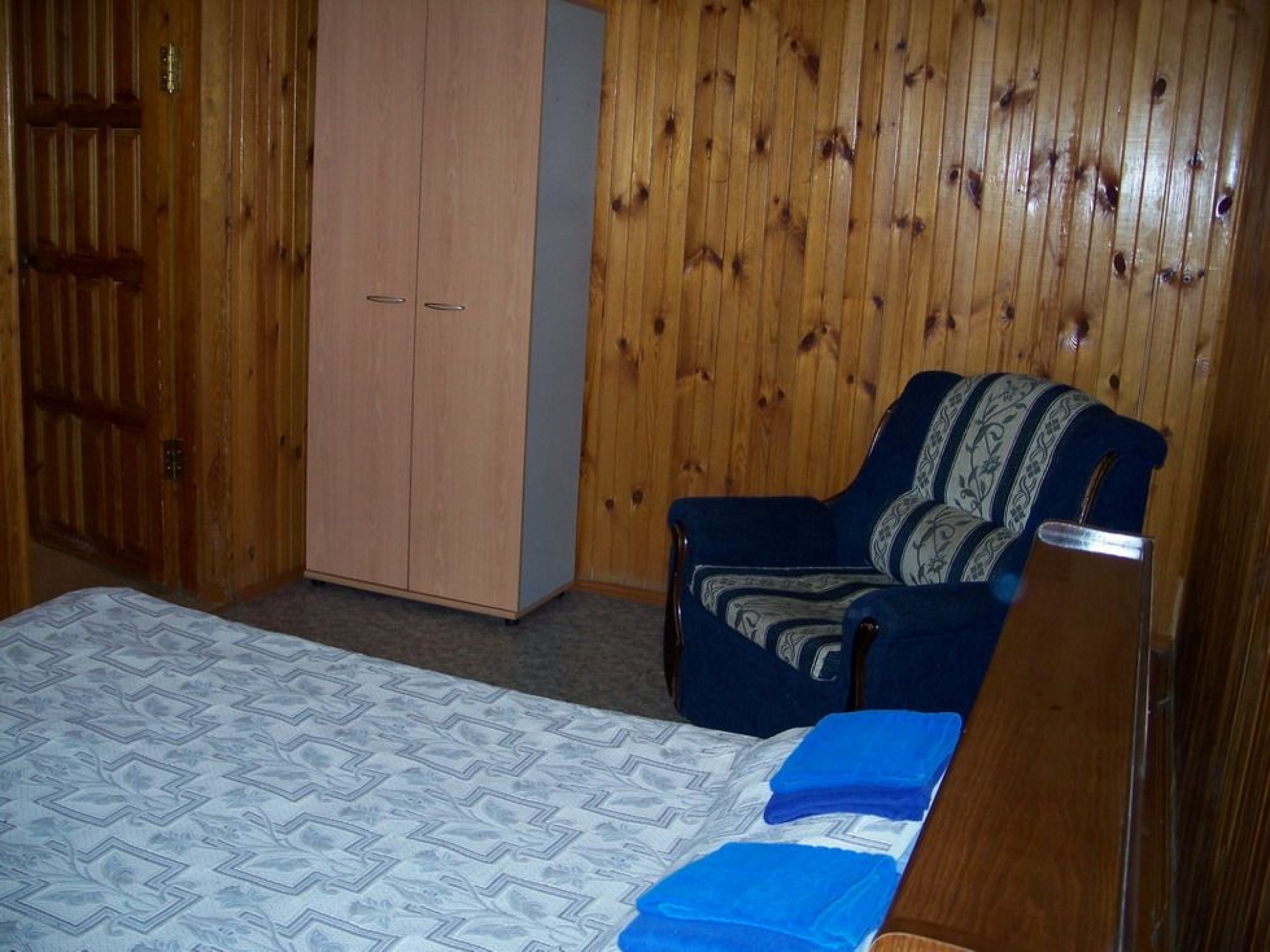 База отдыха "Верхний Бор" Тюменская область Гостиница "Сосновая" номер 2-местный 2-комнатный , фото 1