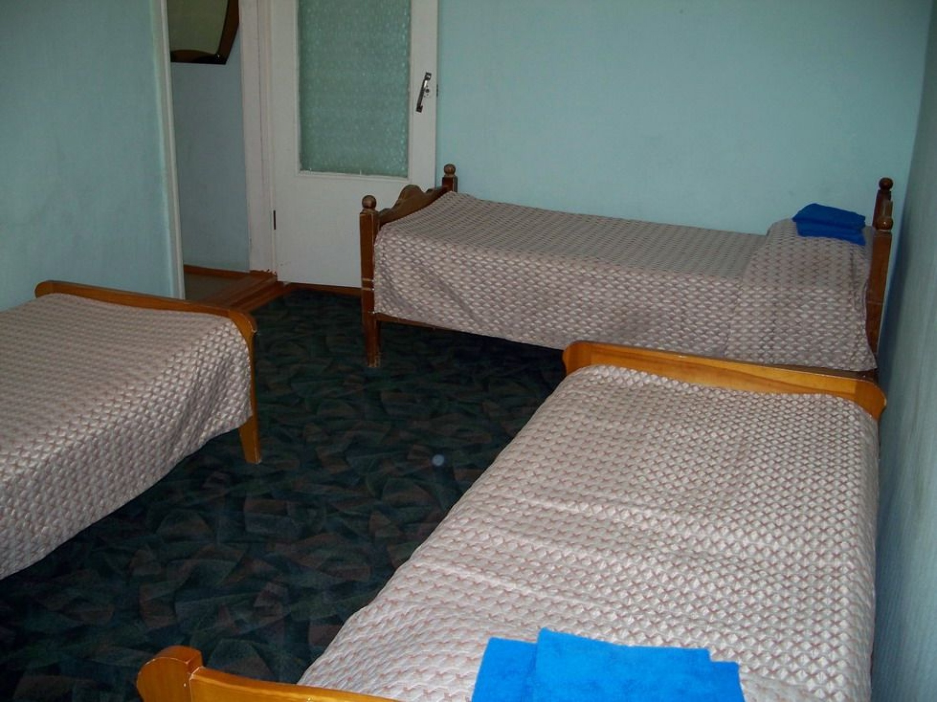 База отдыха "Верхний Бор" Тюменская область Гостиница "Сосновая" номер 4-местный 2-комнатный , фото 1