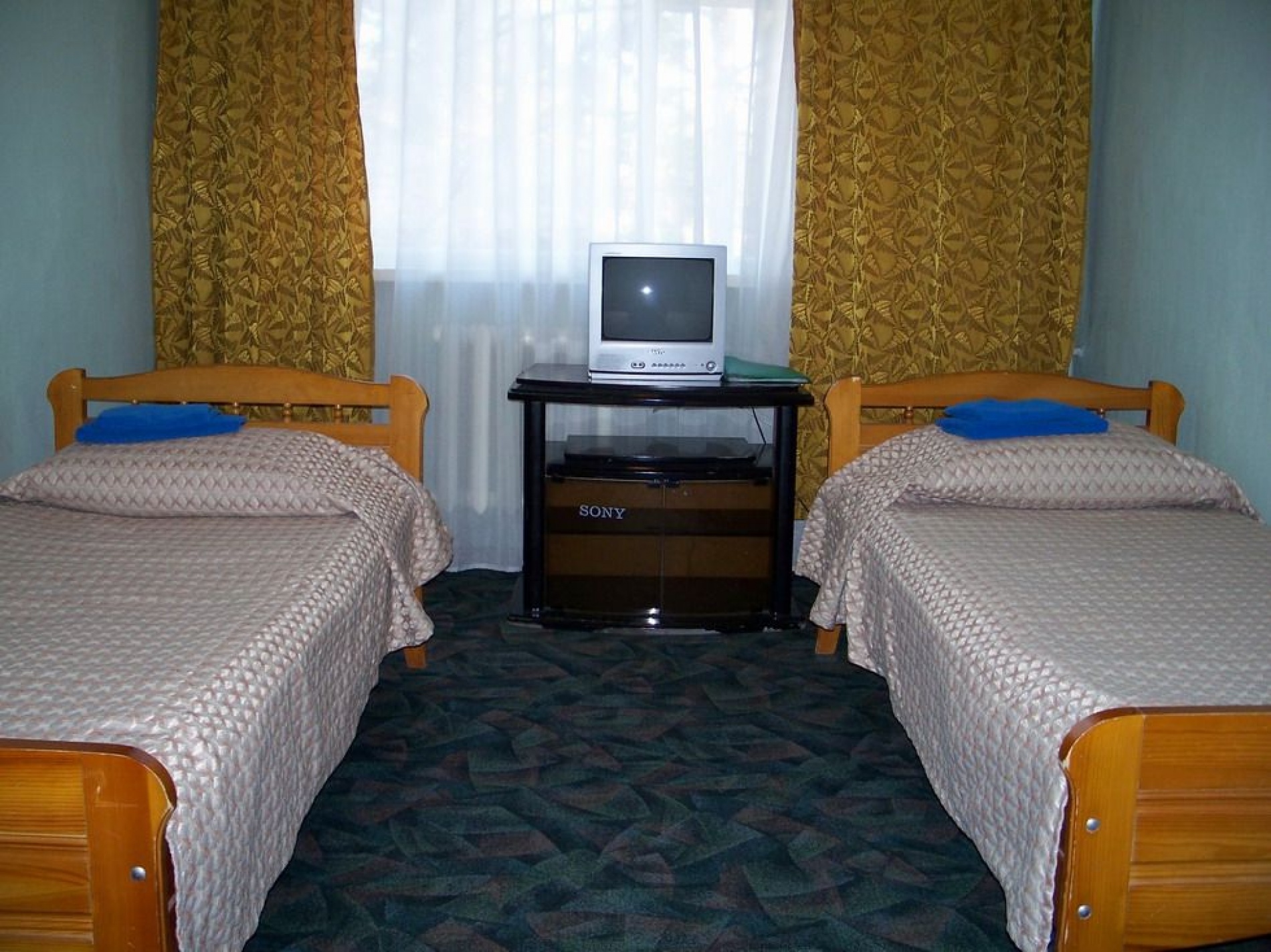База отдыха "Верхний Бор" Тюменская область Гостиница "Сосновая" номер 4-местный 2-комнатный , фото 2