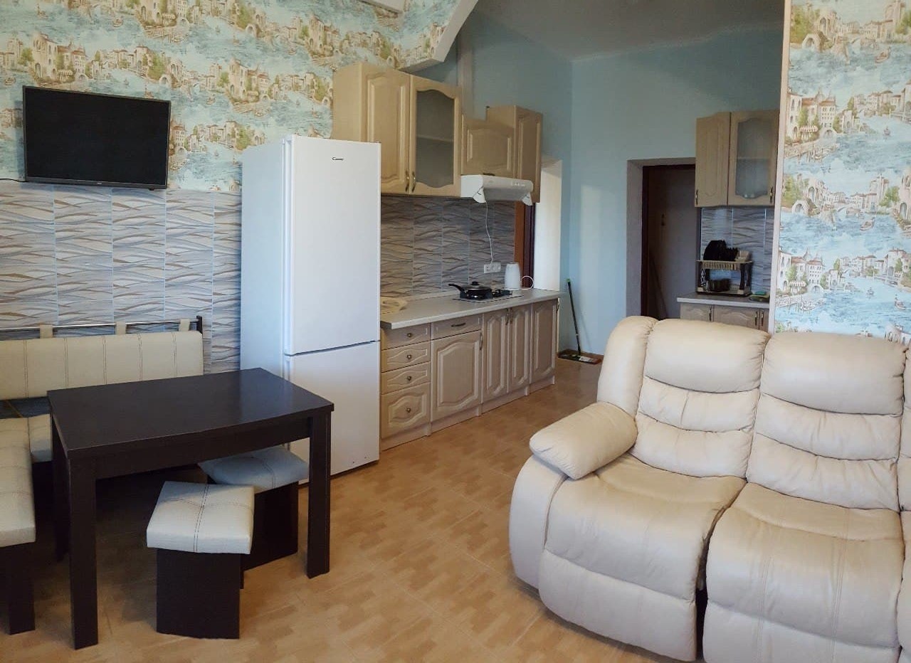 Гостевой дом «Адмирал» Республика Крым Двухкомнатные апартаменты с кухней, фото 4