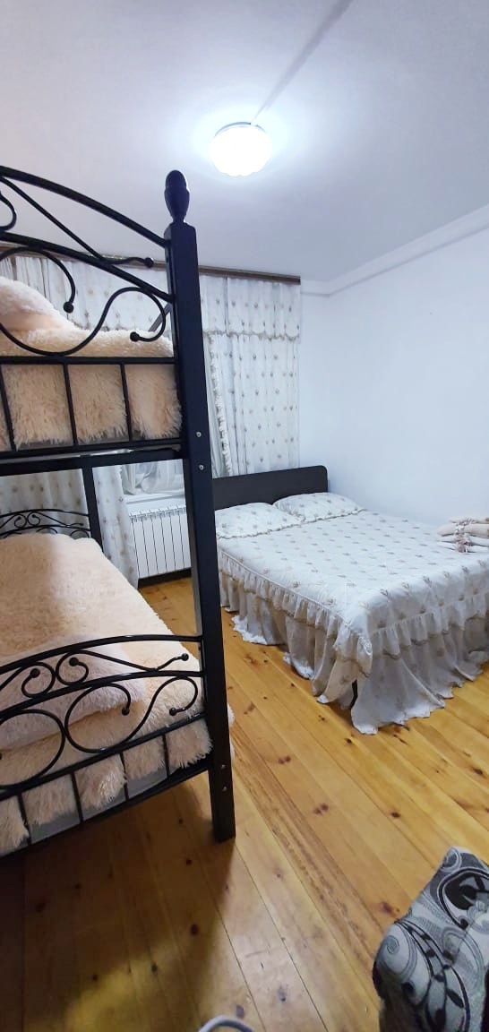 Комплекс гостевых домов «Архыз Сити» Карачаево-Черкесская Республика 4-местный номер с общей ванной комнатой, фото 2
